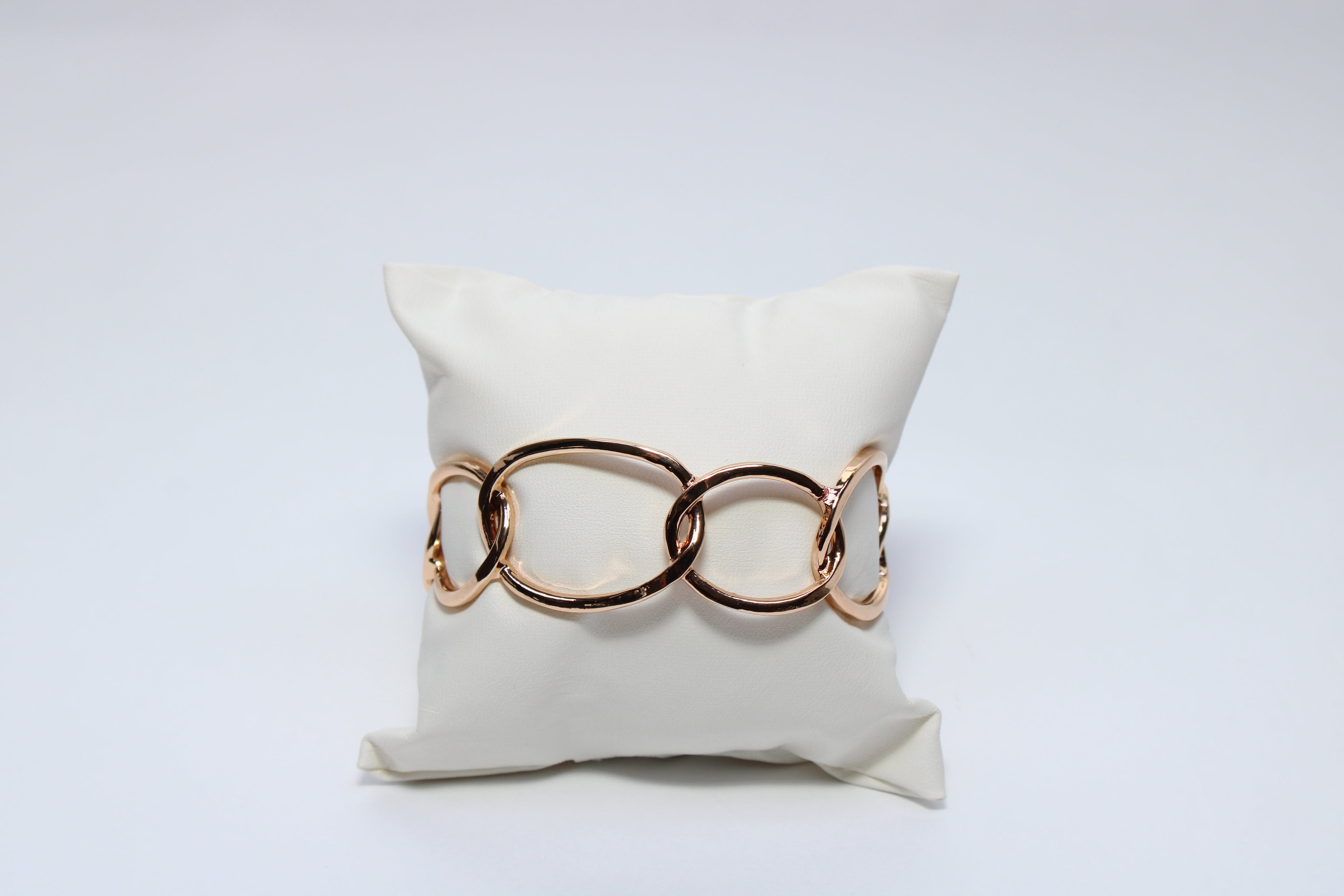 Timeless Gleam | 18K Gold-Filled Oversized Oval Link Bracelet | Stainless Steel