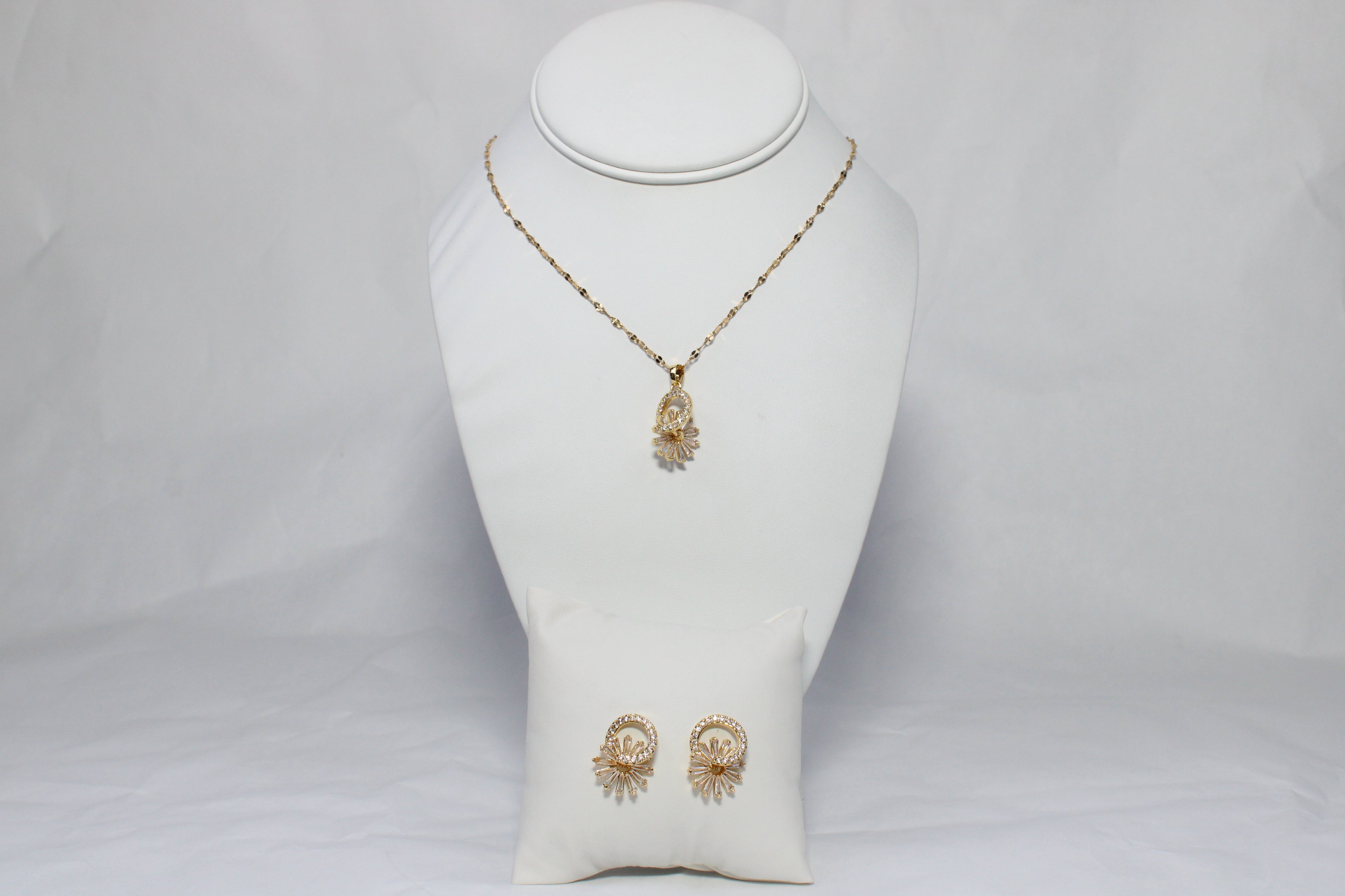 Golden Mirage Set | 18K Gold-Filled Radiant Loop Jewelry Set | Stainless Steel