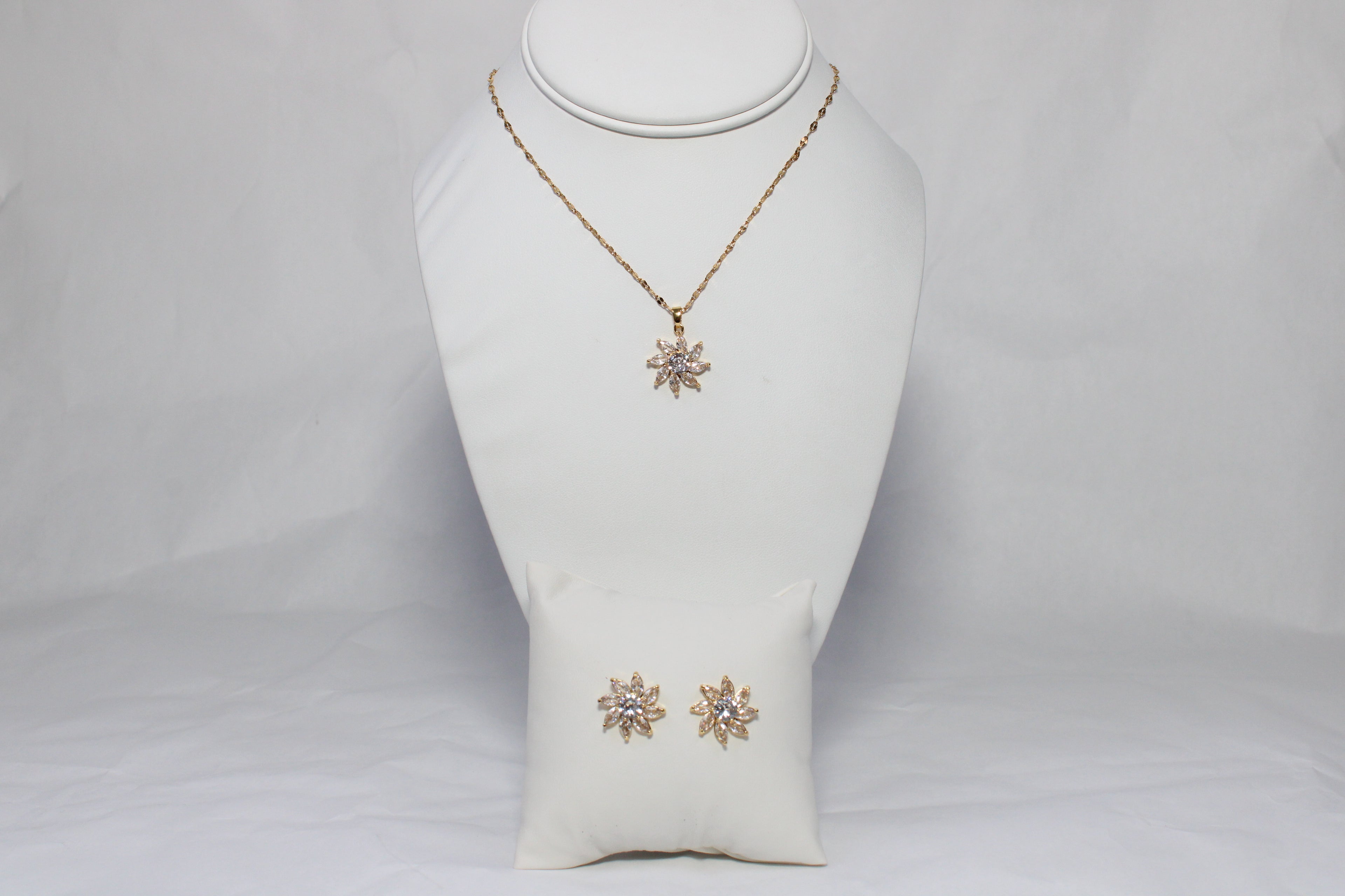 Stellar Radiance Set | 18K Gold-Filled Starburst Jewelry Set | Stainless Steel