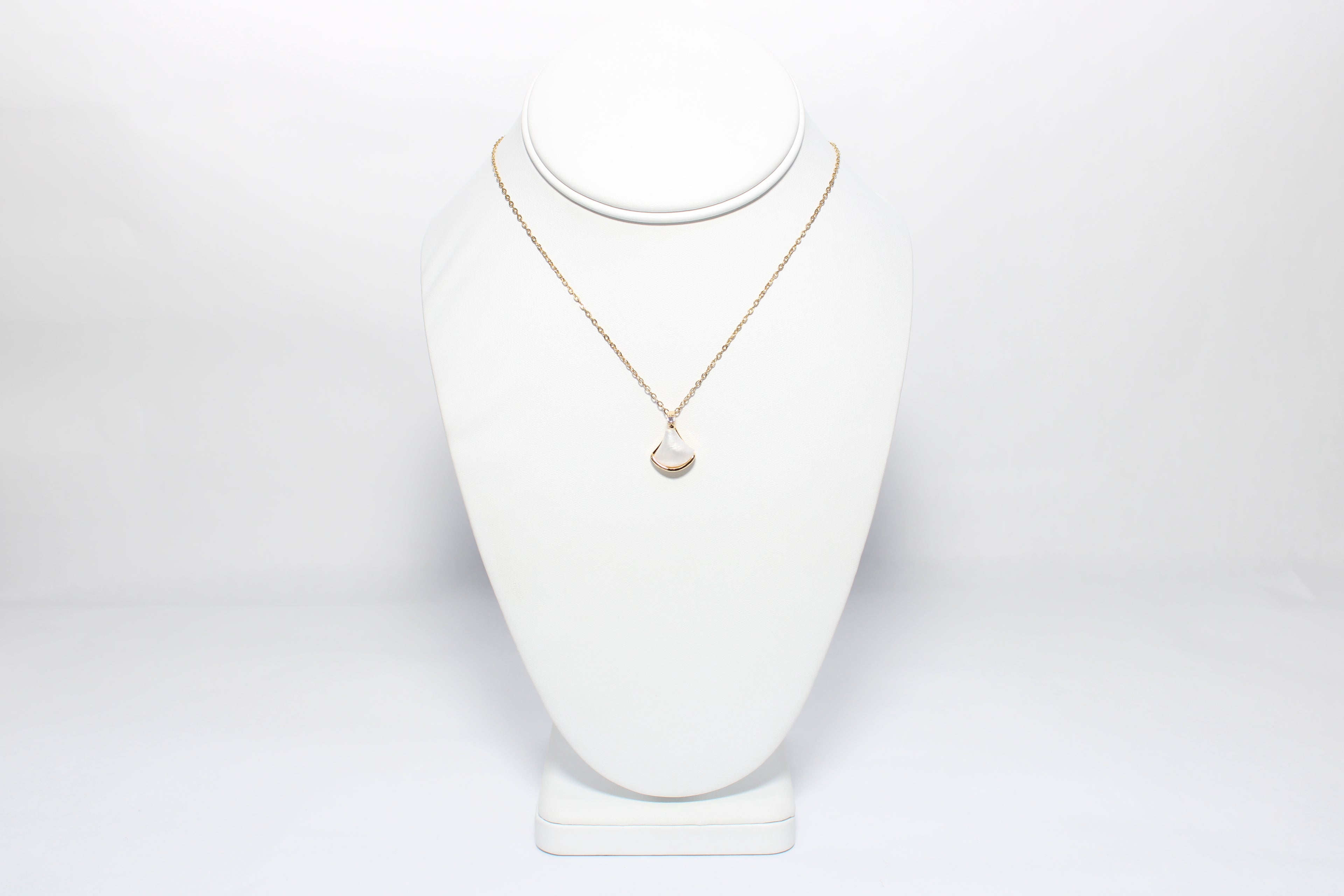 Golden Orbit | 18K Gold-Filled Teardrop Necklace | Stainless Steel