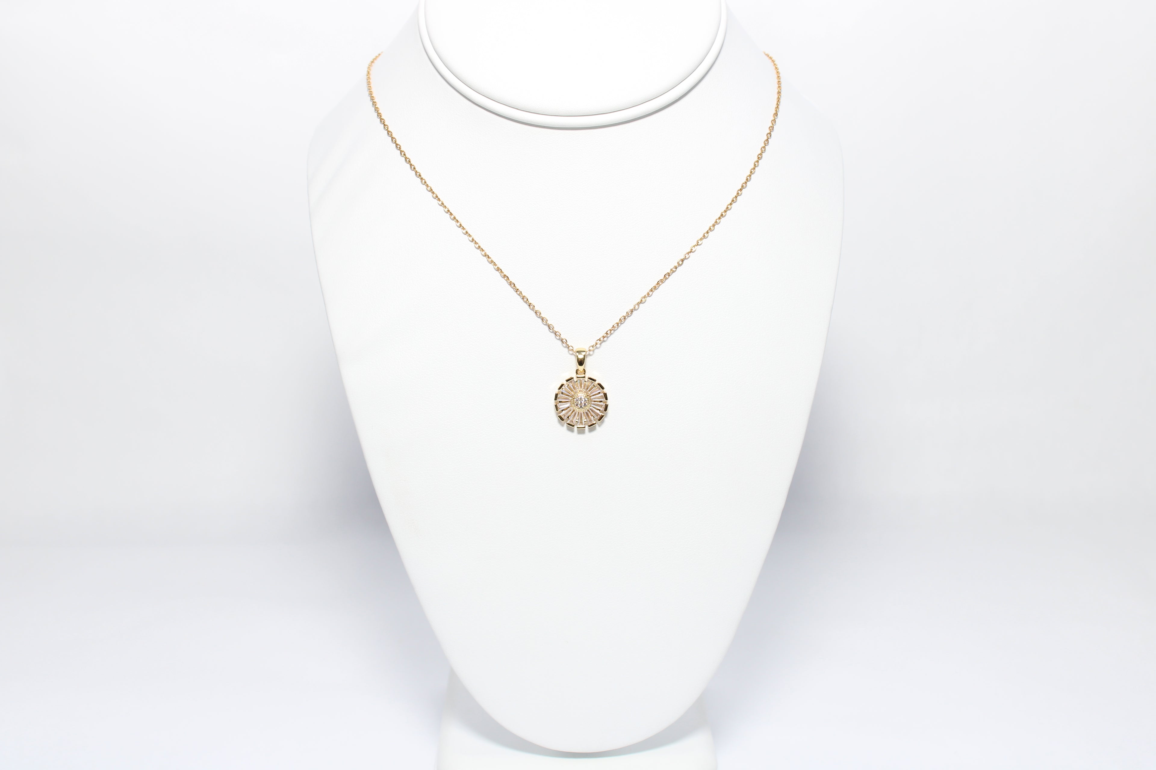 Aurora Gleam | 18K Gold-Filled Sunburst Medallion Necklace | Stainless Steel