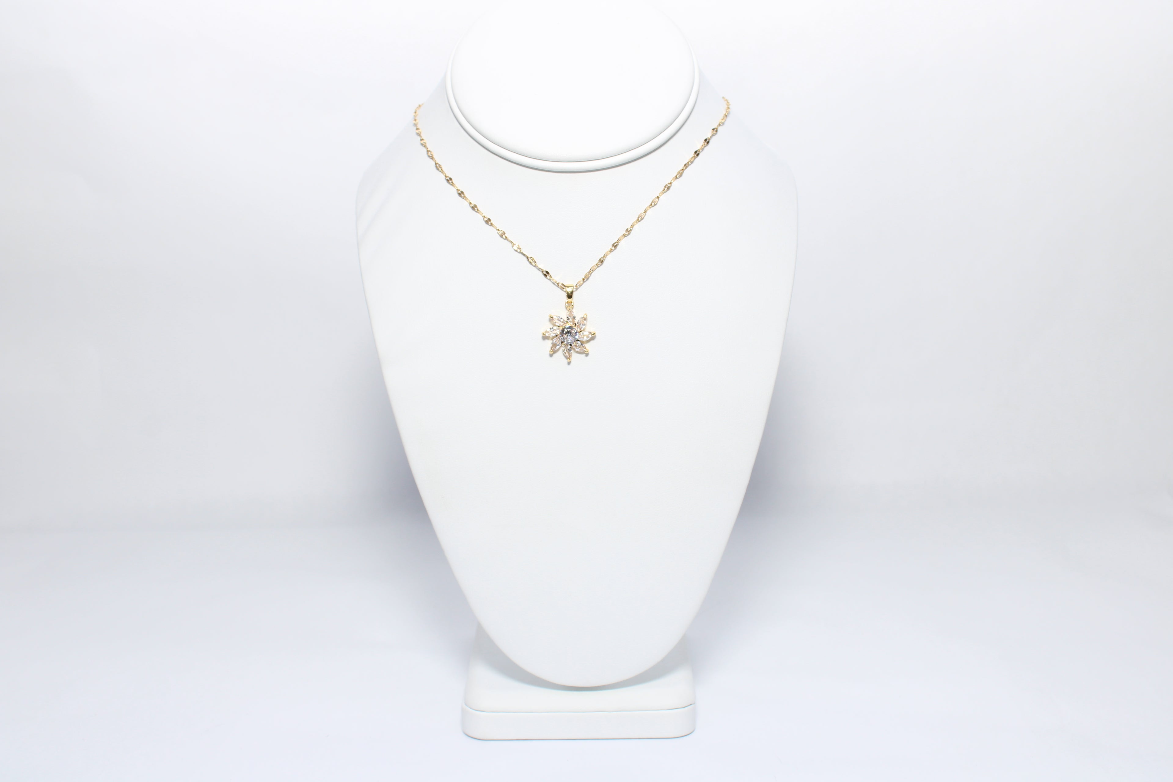 Aurora Shine | 18K Gold-Filled Starburst Pendant Necklace | Stainless Steel