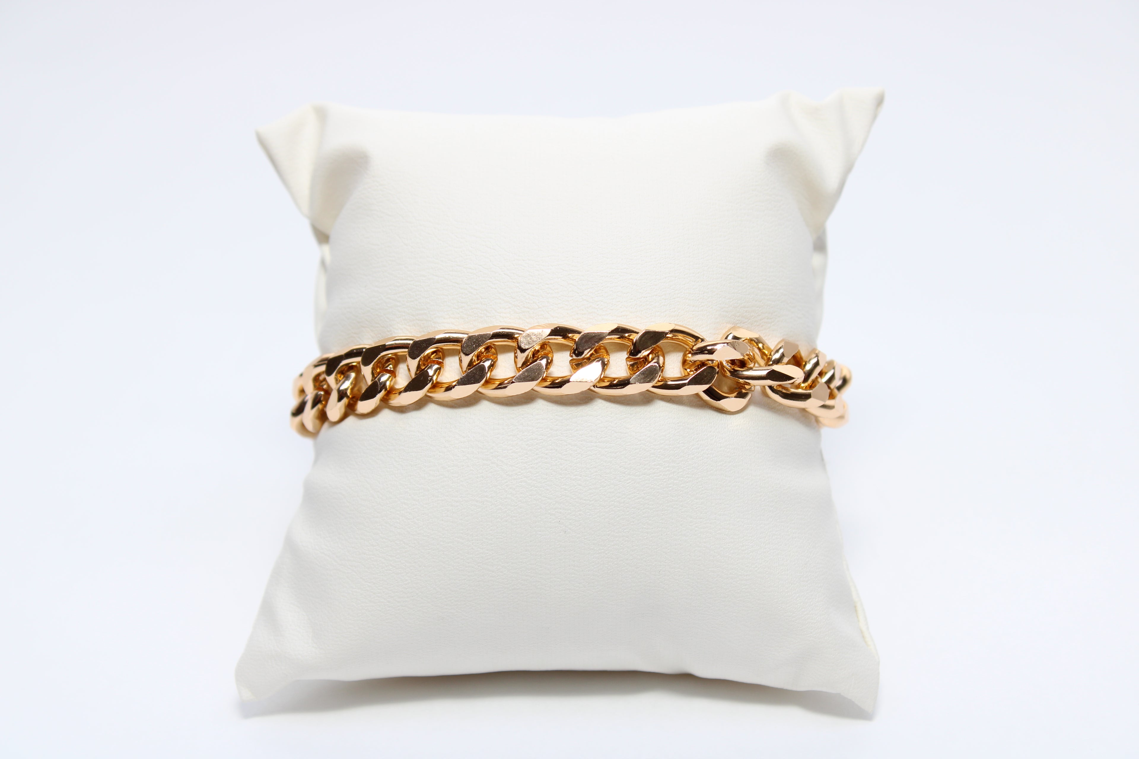 Twilight Embrace | 18K Gold-Filled Cuban Chain Bracelet | Stainless Steel
