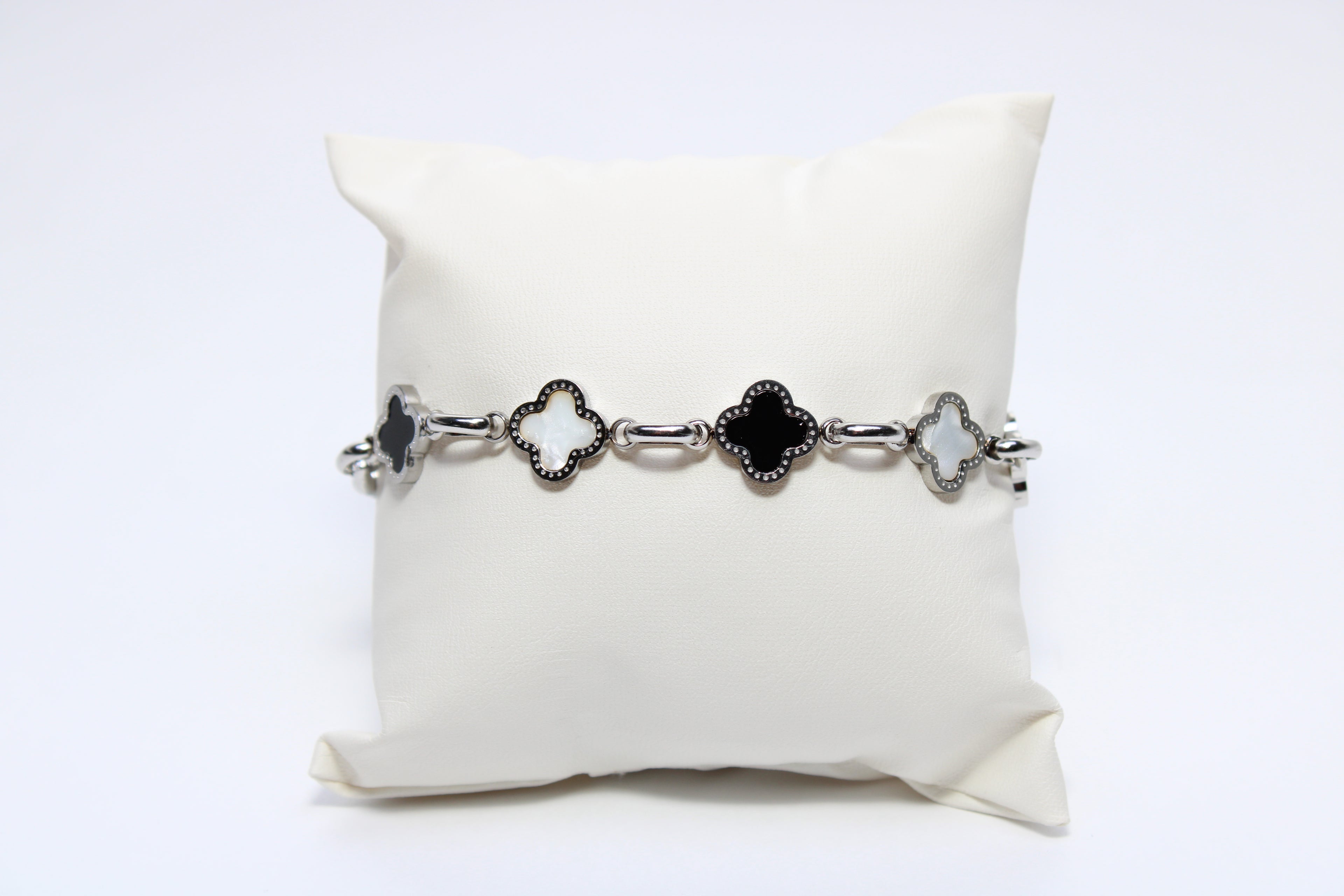 Lush Halo | 18K Gold-Filled Clover Link Bracelet in Black & White | Stainless Steel