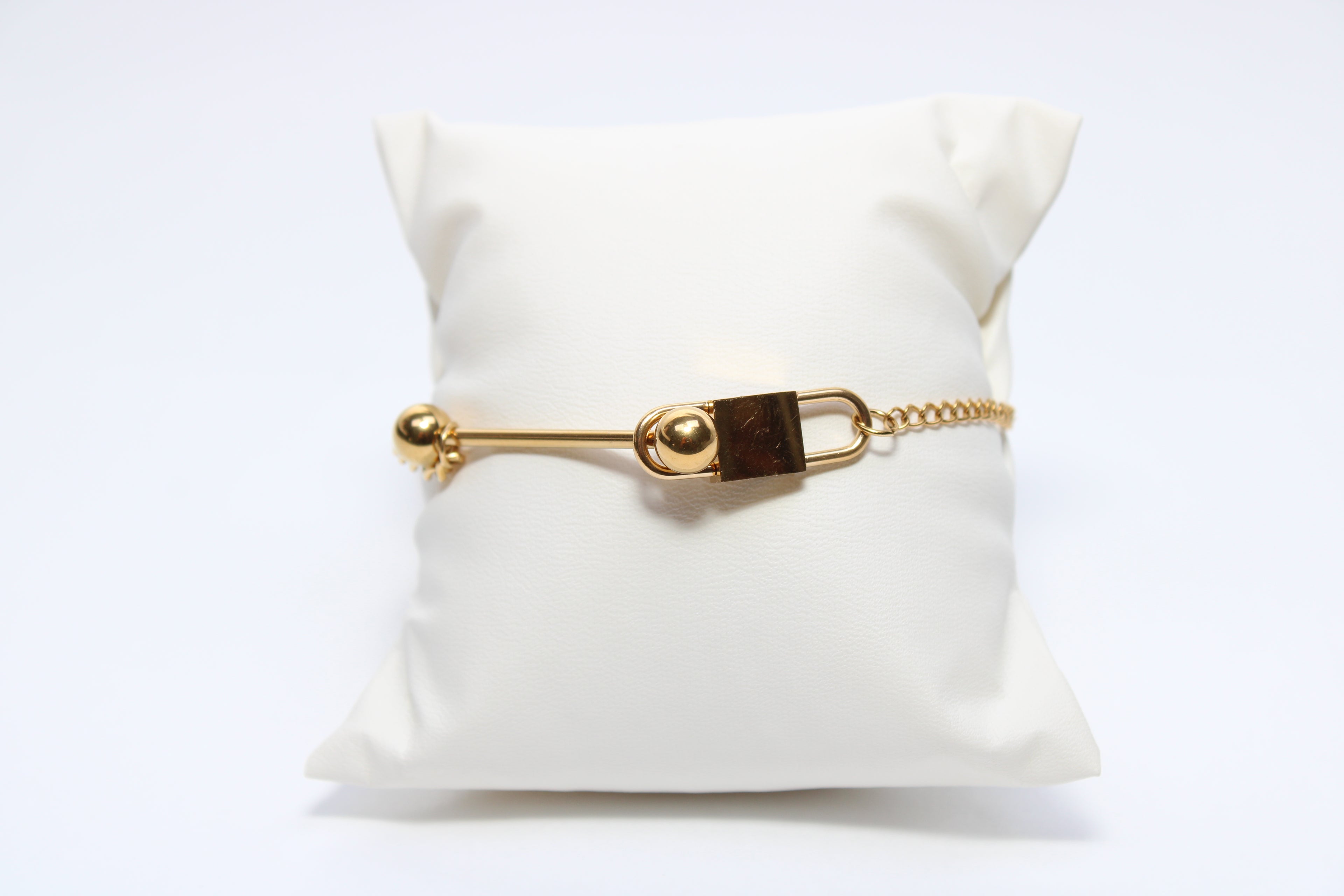 Gentle Motion | 18K Gold-Filled Dainty Bracelet | Stainless Steel