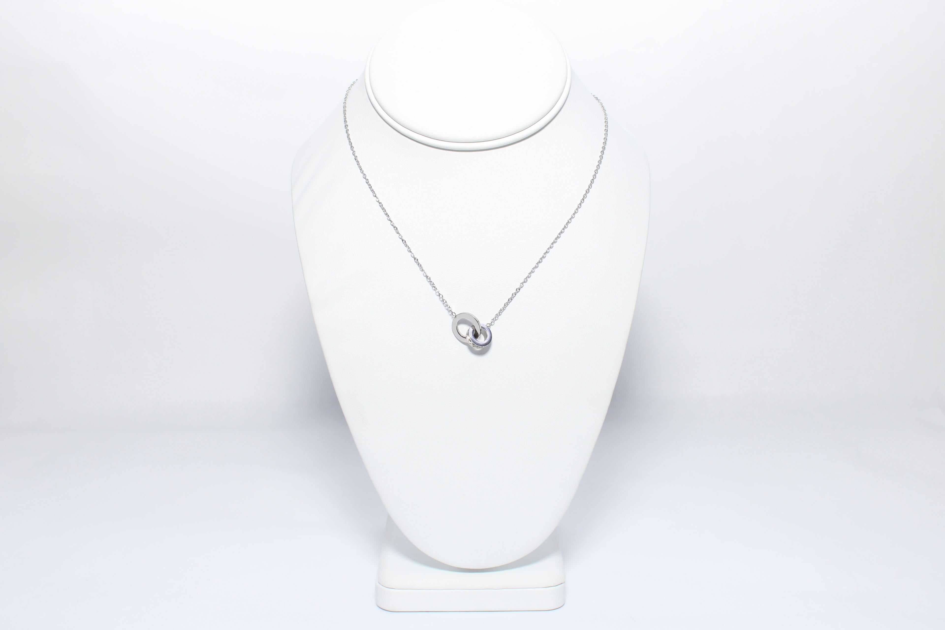 Radiant Muse | 18K Gold-Filled Interlocked Circles Necklace | Stainless Steel