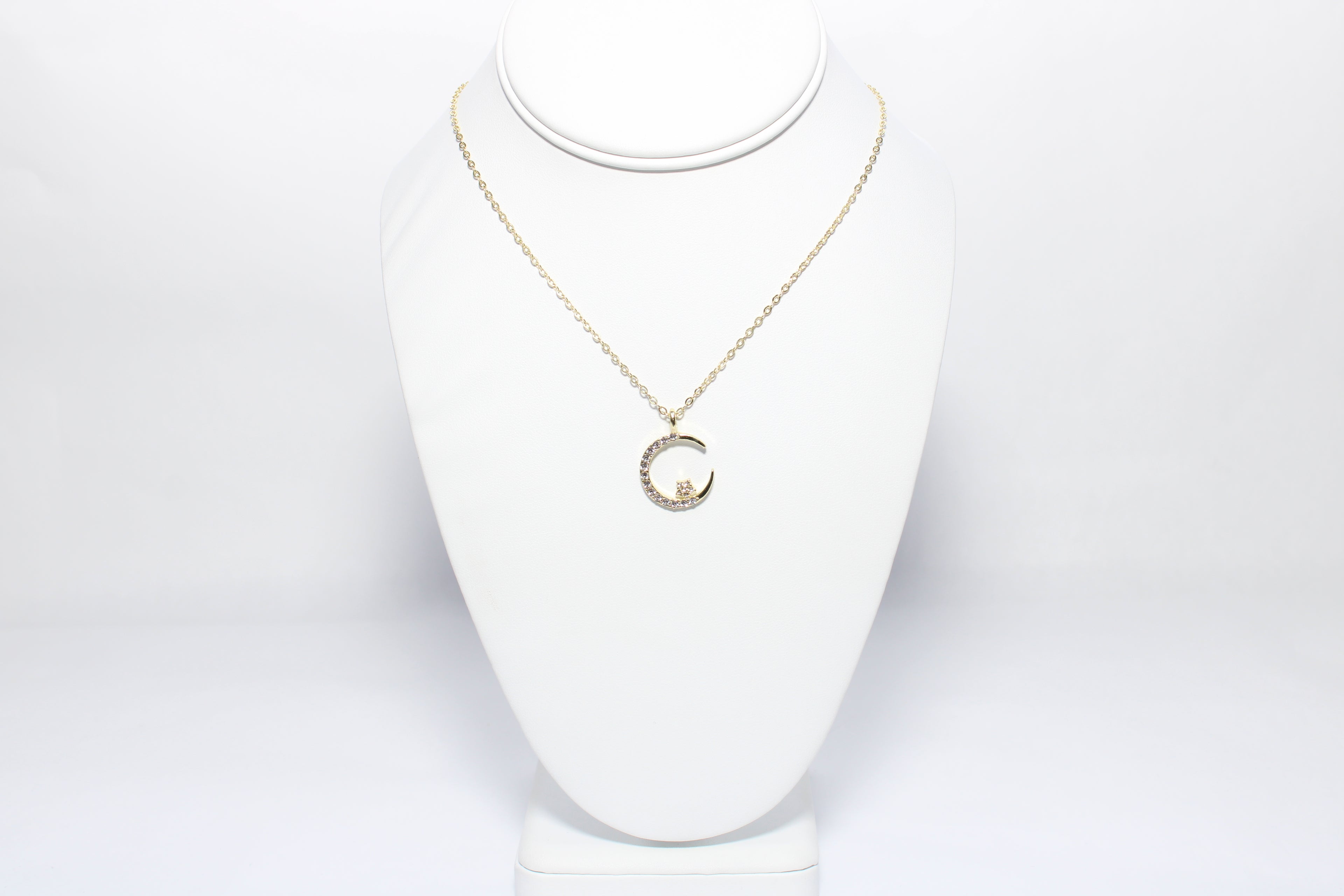 Velvet Crown | 18K Gold-Filled Crescent Moon Necklace | Stainless Steel